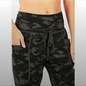 ⚡️3 for 25 Fabletics Maj Joggers in Camo